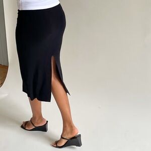 Djerf Avenue Midi Tube Skirt in Licorice (Black) size S